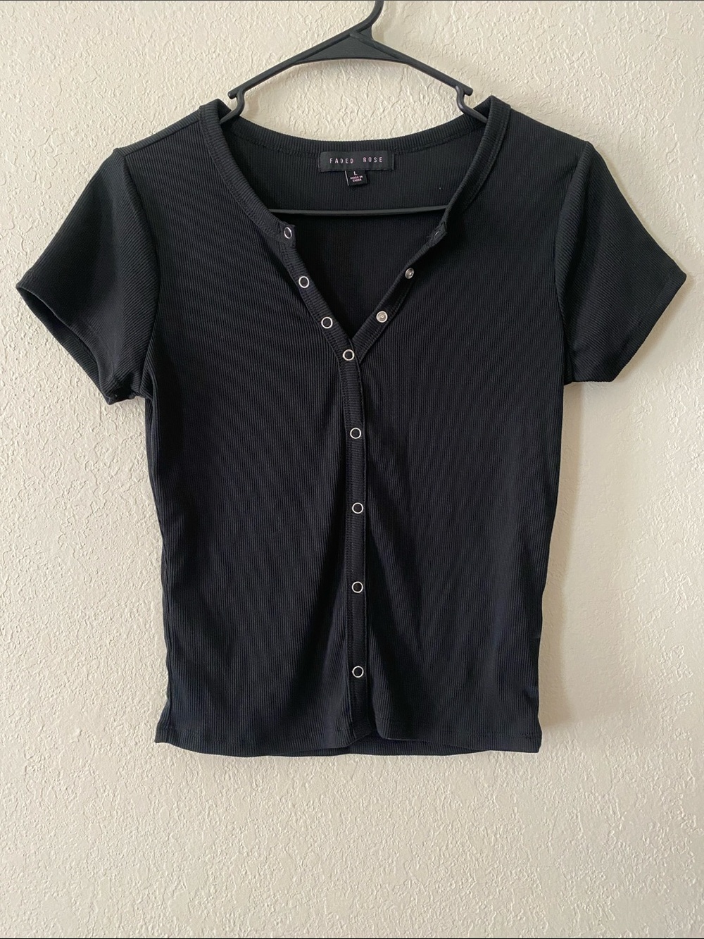 Faded Rose Black Ribbed Snap-Front Short Sleeve Tee - Picture 2 of 10